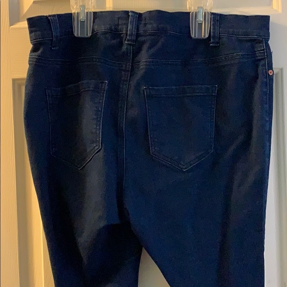 Forever 21 Plus Size Skinny Jeans - Picture 3 of 3
